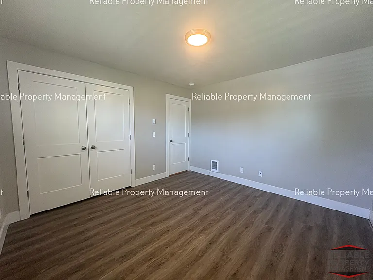 235 W 20th St #1 — Photo 6