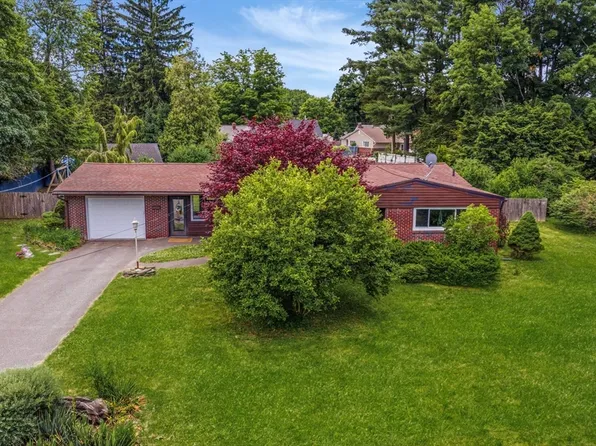 6 Valley Ln, Easthampton, MA 01027