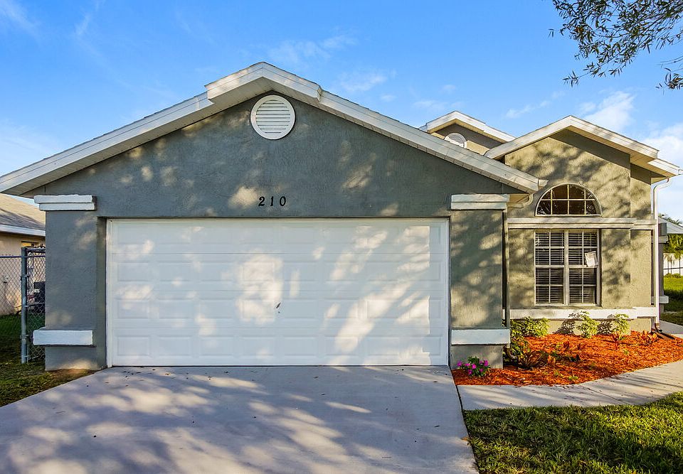 1st image of 210 Pelican Ct