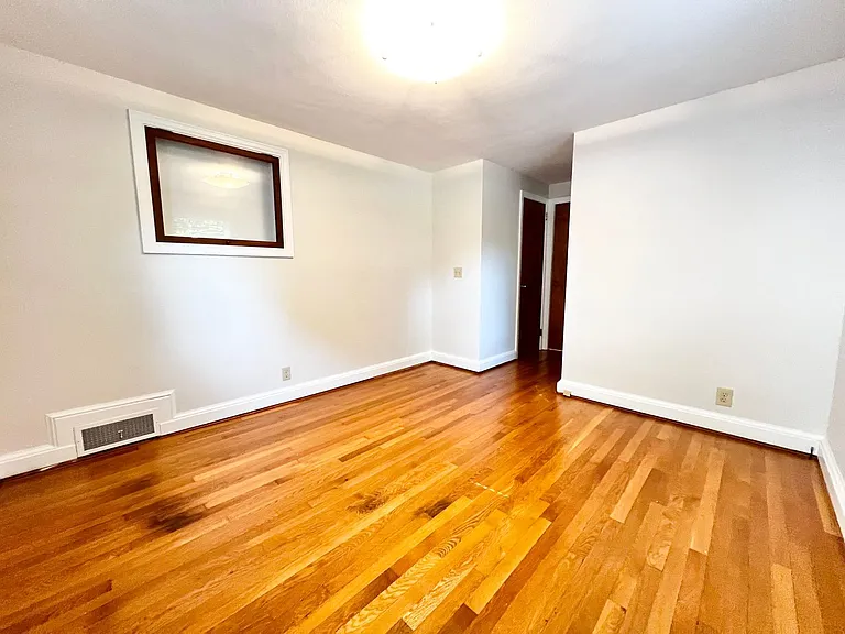 1360 Main St — Photo 22