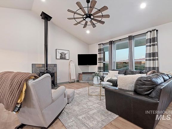 5th image of 15774 Appaloosa Ln