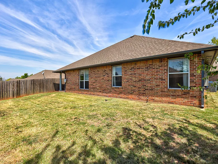2104 Del Simmons Dr — Photo 62