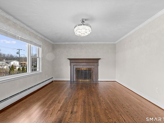 4th image of 325 Barbour Road