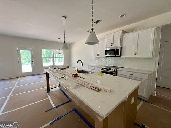3rd image of 113 Kimbell Rd