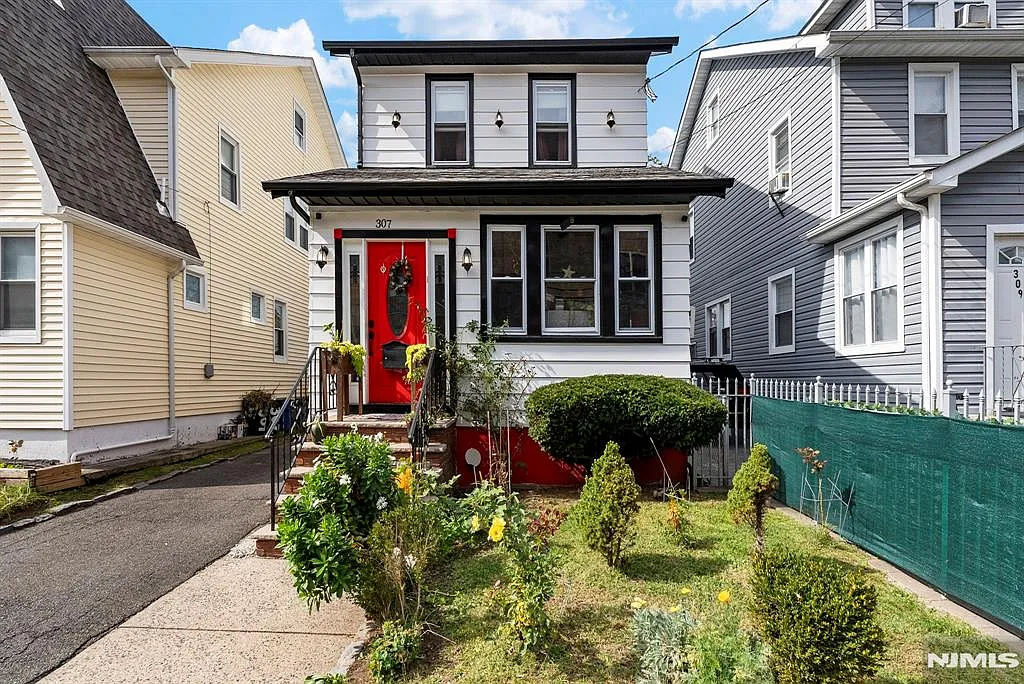 307 Ellery Ave photo 1