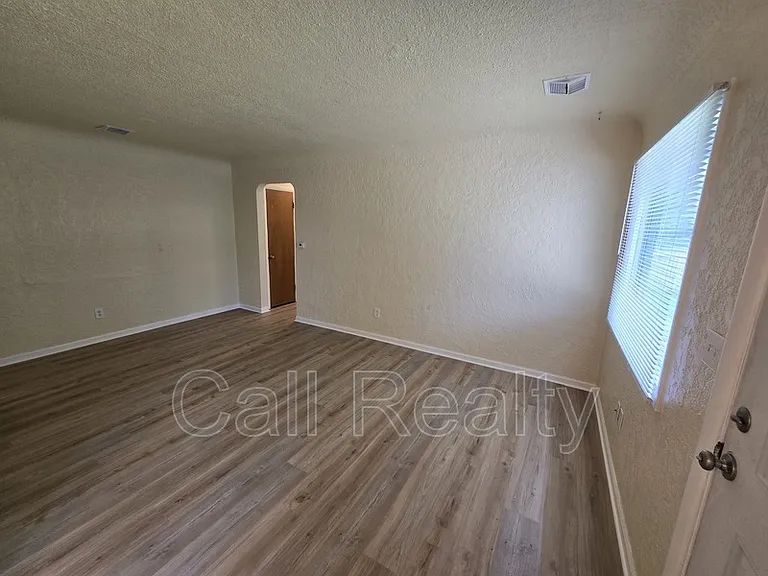 7610 E South Riverway Ave — Photo 2