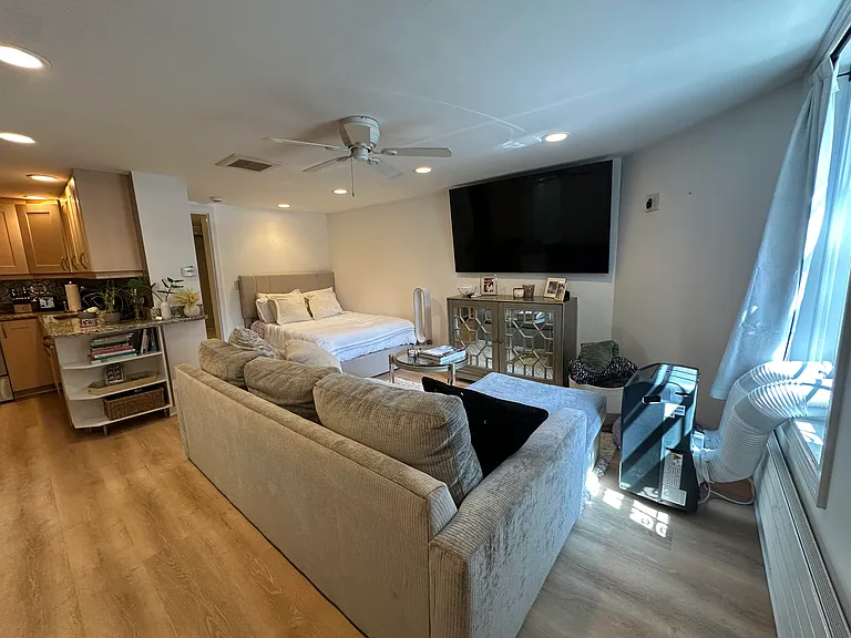 128 Saint Botolph St #1B — Photo 1