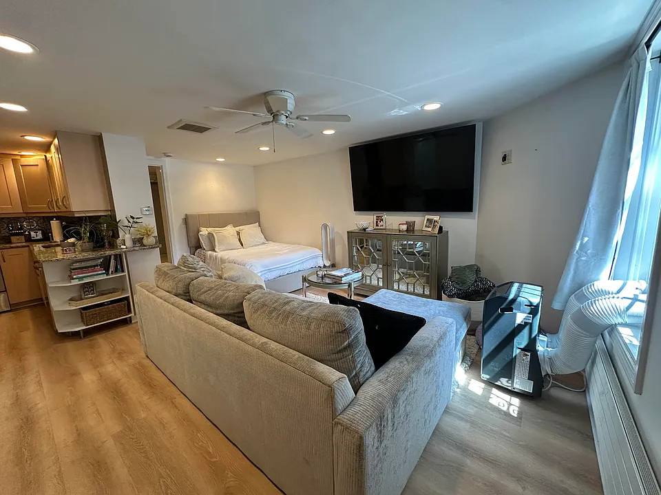 128 Saint Botolph St #1B