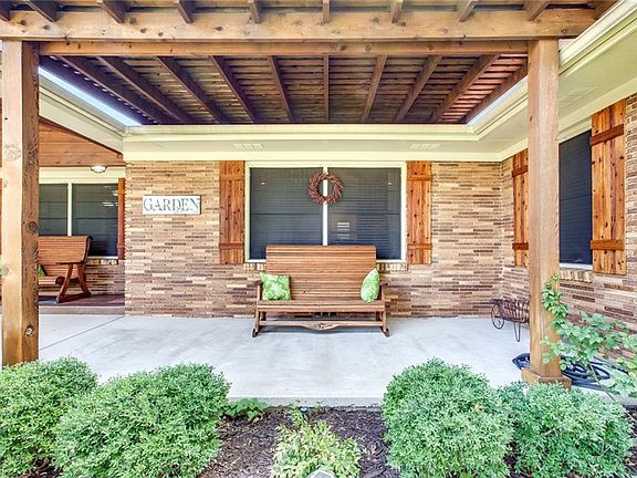 5th image of 351 Topeka Dr