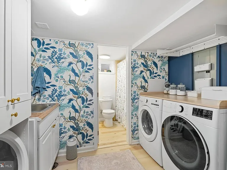 2422 S Oakland St — Photo 11