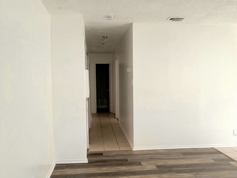 1st image of 3434 Gateway Dr #1