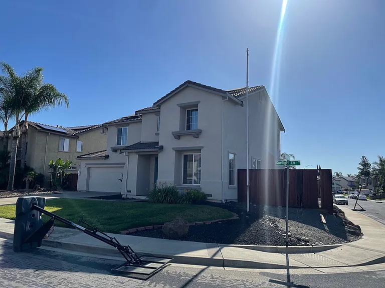 730 Sunlight Dr — Photo 2