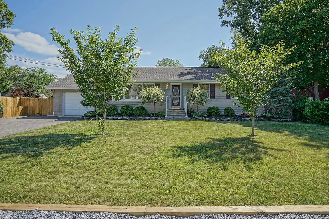 414 Elwood St photo 1