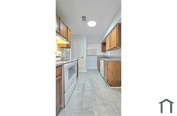 Building Photo - 5801 Shadydell Dr