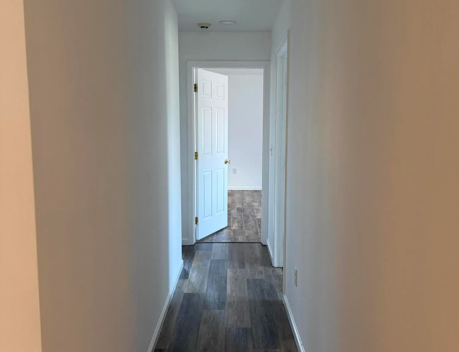 3 bed, 1.5 bath, 7392 sqft, $3,200 — Photo 4