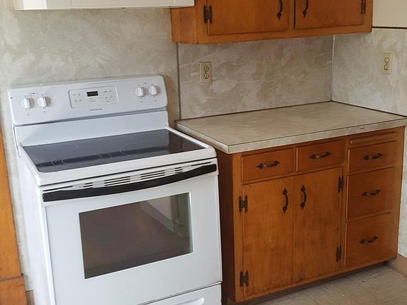 2nd image of 381 Burritt St #2