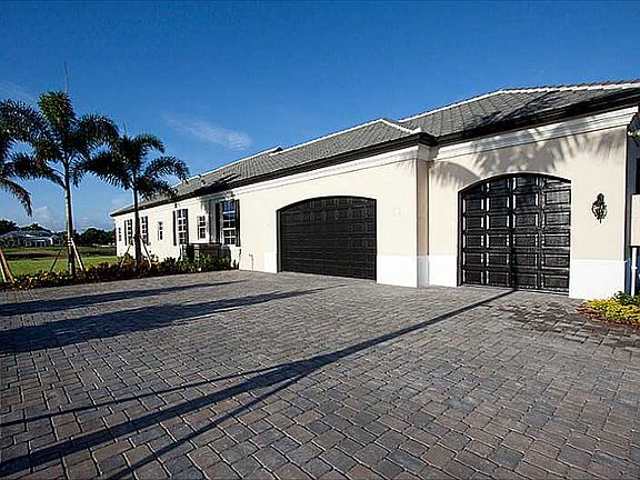 4th image of 10450 N Camelot Cir