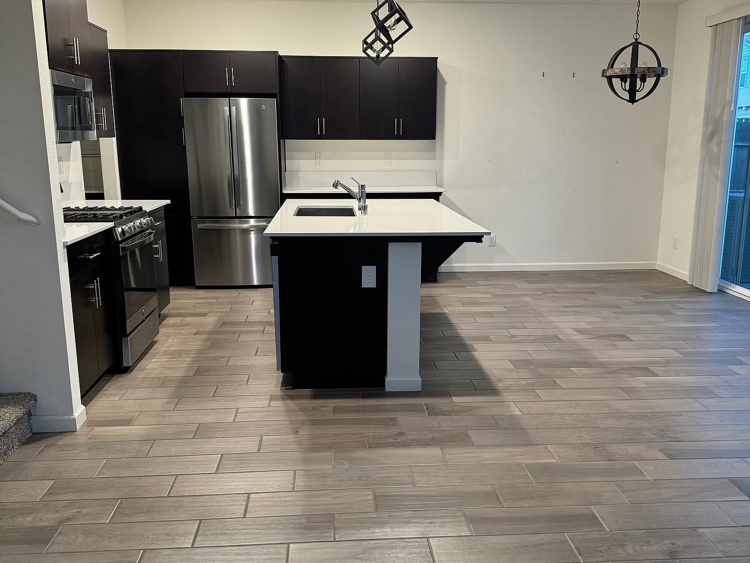 3 bed, 1421 sqft, $2,550 — Photo 3
