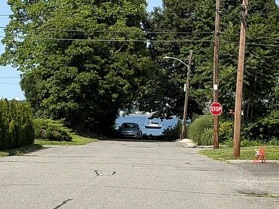 3rd image of 52 Blake St