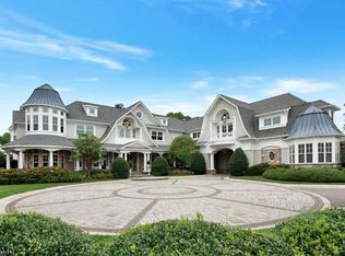 677 Charnwood Dr, Wyckoff, NJ 07481