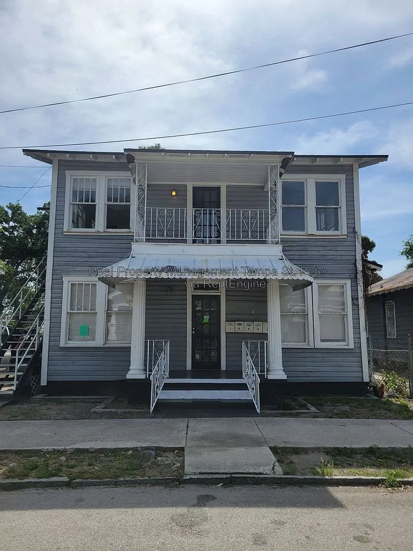 2 bed, 1.0 bath, 750 sqft, $1,050 — Photo 1
