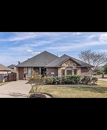 3rd image of 900 Delrey Dr