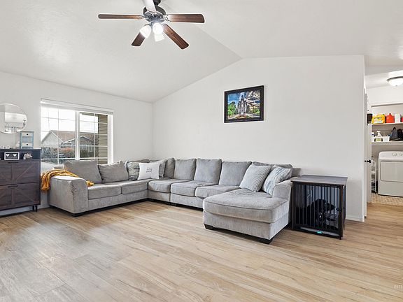 5th image of 1240 Lupine Ln