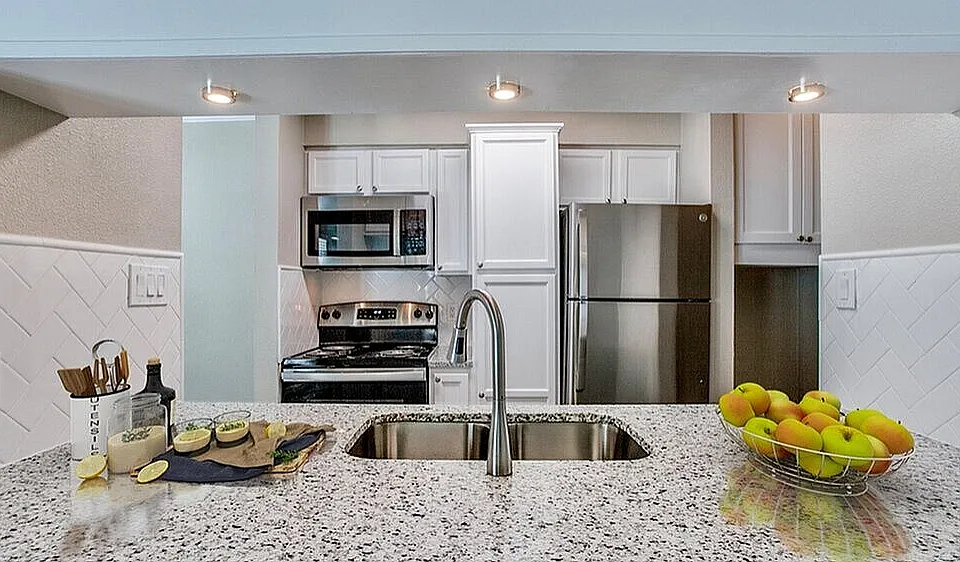 Kitchen & Dining Area