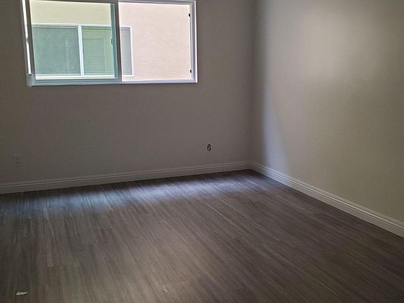 5th image of 528 N Alexandria Ave #6B