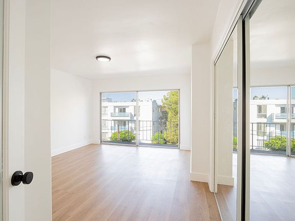 3rd image of 1626 N Fuller Ave #301