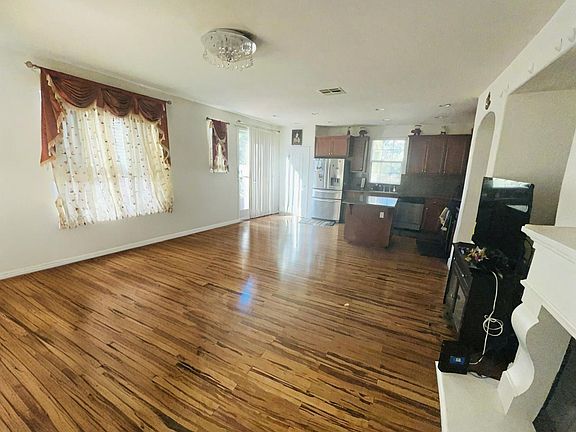 For Rent: $4,850 (4 beds, 3 baths)