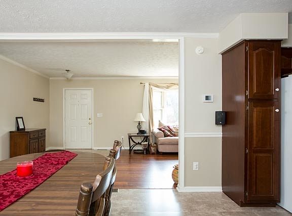4th image of 9881 Pleasant View Dr
