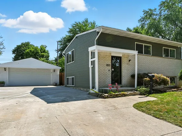 800 Bird Song Dr, Milford, MI 48381