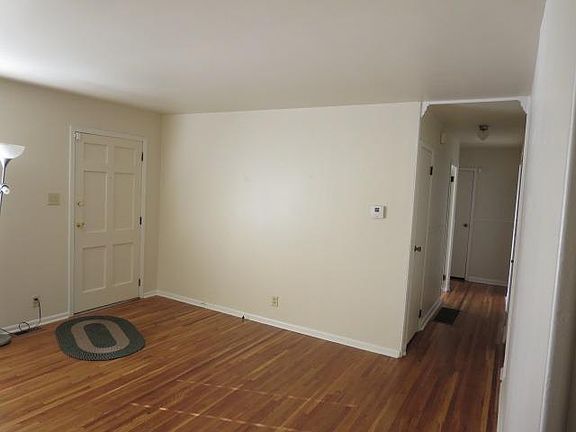3rd image of 511 Sandalwood Dr