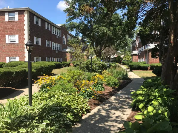 17 Cass St APT 5, West Roxbury, MA 02132