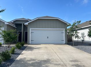 541 Grayson Ln, Seguin, TX 78155