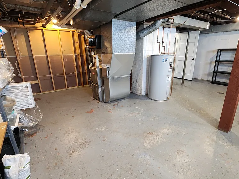 212 Roosevelt Ave — Photo 47