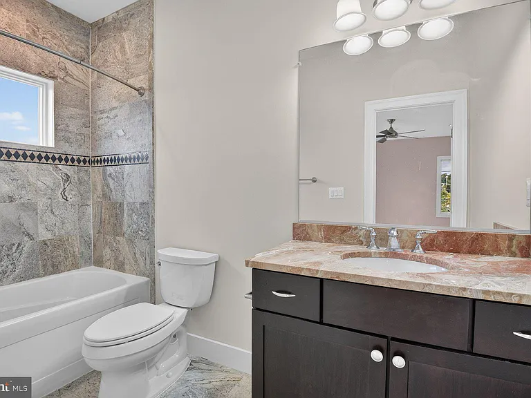 13828 Travilah Rd — Photo 37