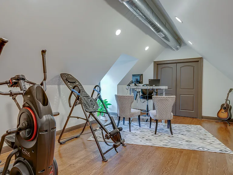 55 Whitworth Blvd — Photo 35