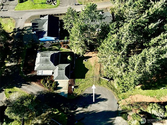 4th image of 840 Bay View Court SE