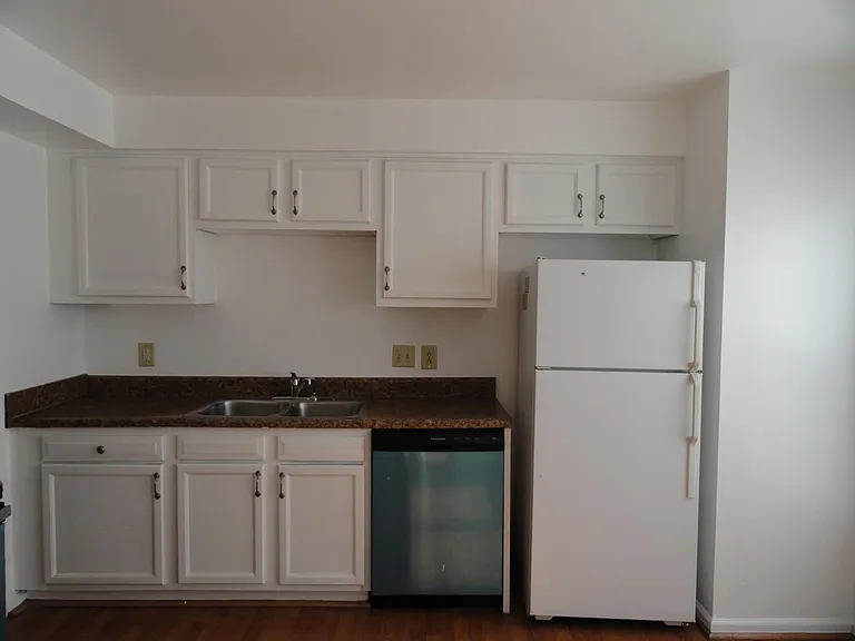 5634 Picadilly Ln — Photo 3