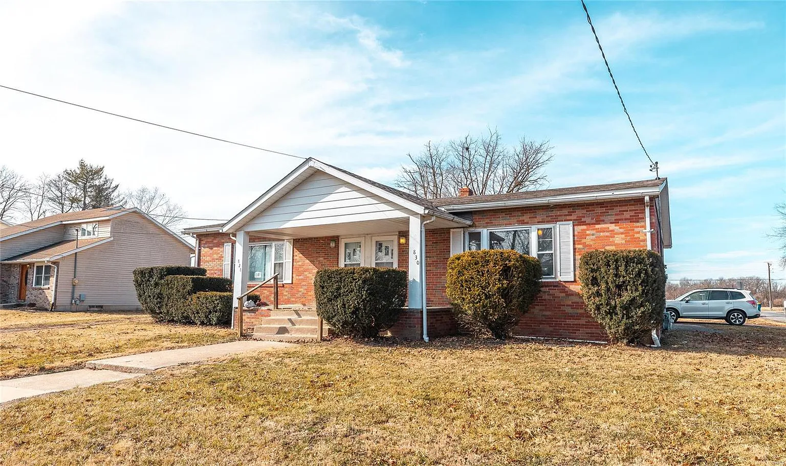 828 Circle Dr photo 1