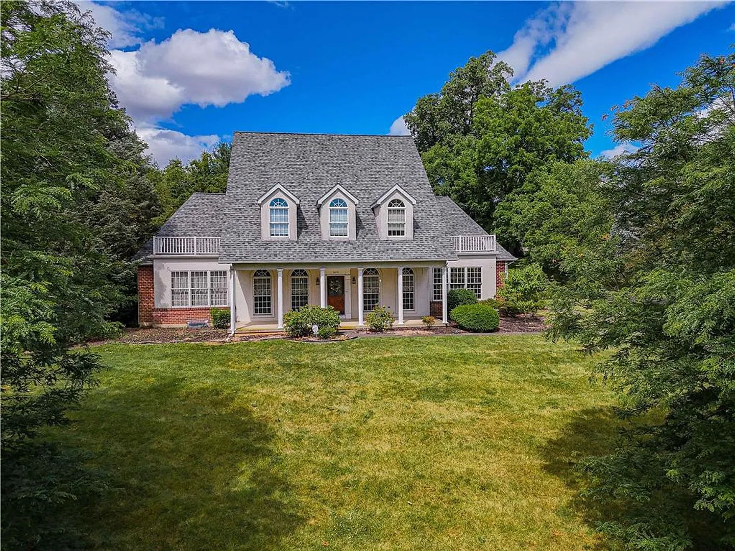 Elegant Living Awaits: Luxurious 4-Bedroom Home with Pool in Bethlehem Area School District — Photo 4