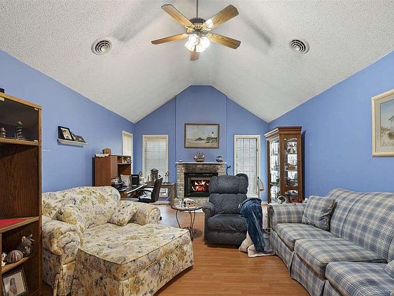 5th image of 861 Live Oak Trl NE