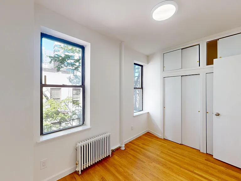 417 E 65th St #20 — Photo 8