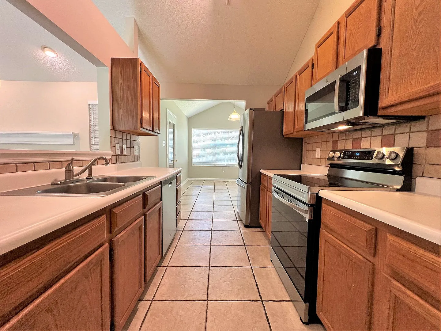 Beautiful 3 Bedroom, 2 Bath Ranch Home In West Knoxville In Autumn Place!! — Photo 4