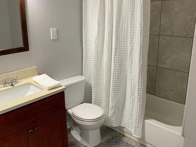 223 Victoria Ave — Photo 10