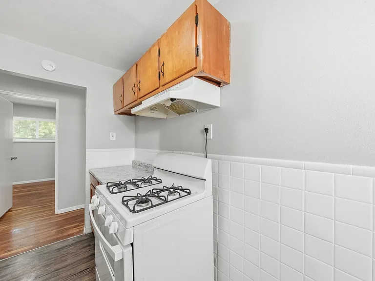 10700 Spring Garden Dr — Photo 17