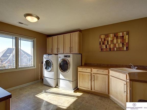 5th image of 3111 N 158th Plaza Cir