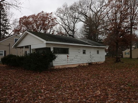 4th image of 23675 Greenwood Blvd